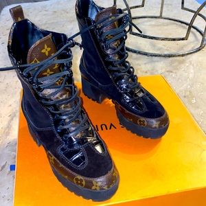 COPY - Louis Vuitton Laureate Platform Desert Boot size 39